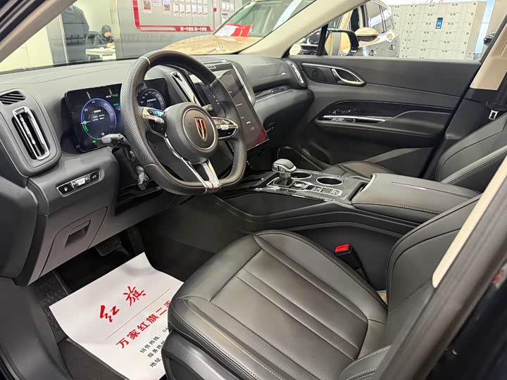 Фото 7 - Hongqi HS3 Hybrid