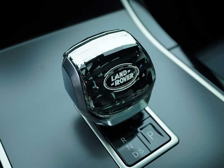 Фото 9 - Land Rover Range Rover Velar