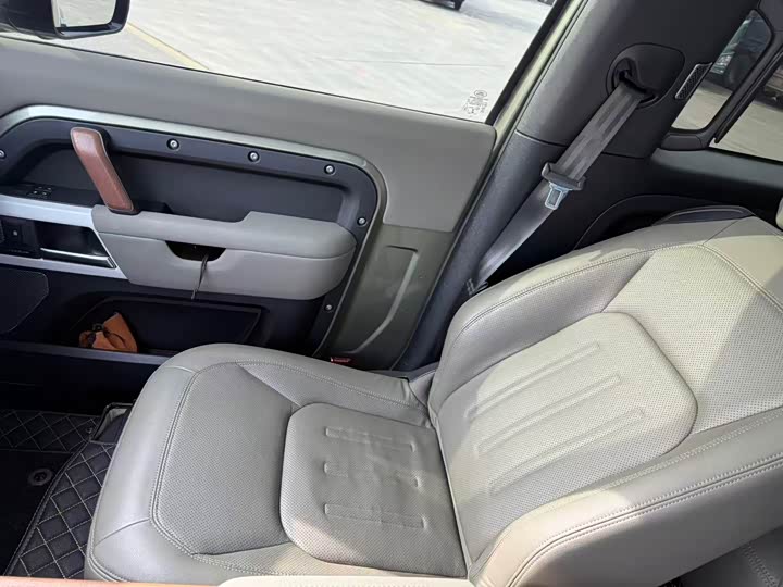 Фото 7 - Land Rover Defender