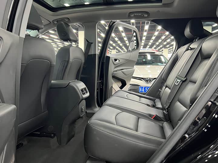 Фото 8 - Chevrolet Equinox