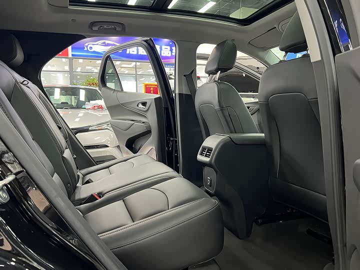 Фото 9 - Chevrolet Equinox