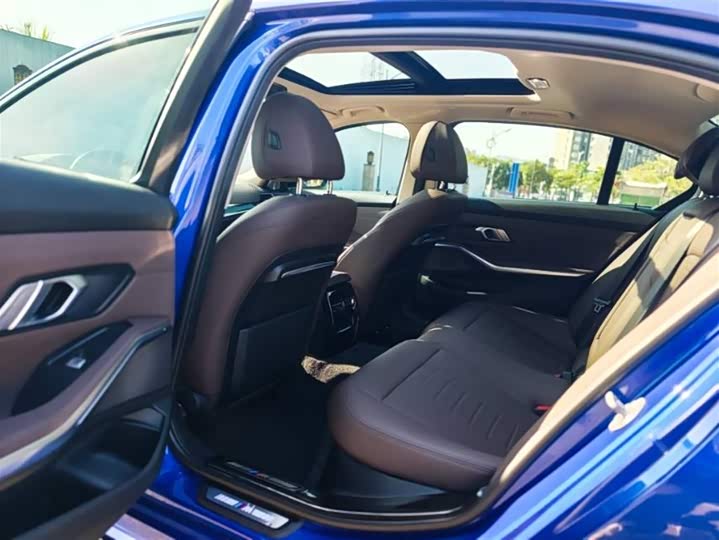 Photo 8 - BMW 3 Series