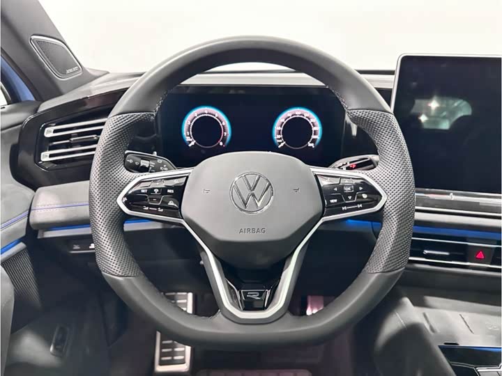 Фото 9 - Volkswagen Tiguan L Pro