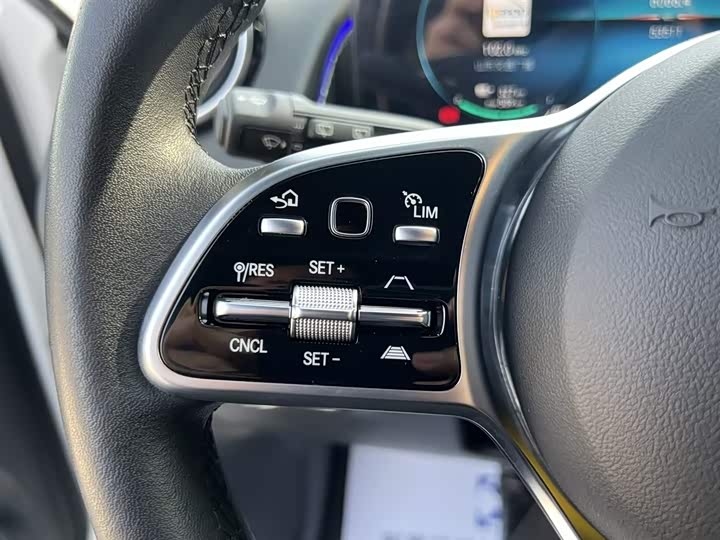 Фото 8 - Mercedes-Benz EQB