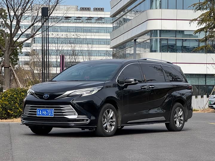 Фото 1 - Toyota Sienna