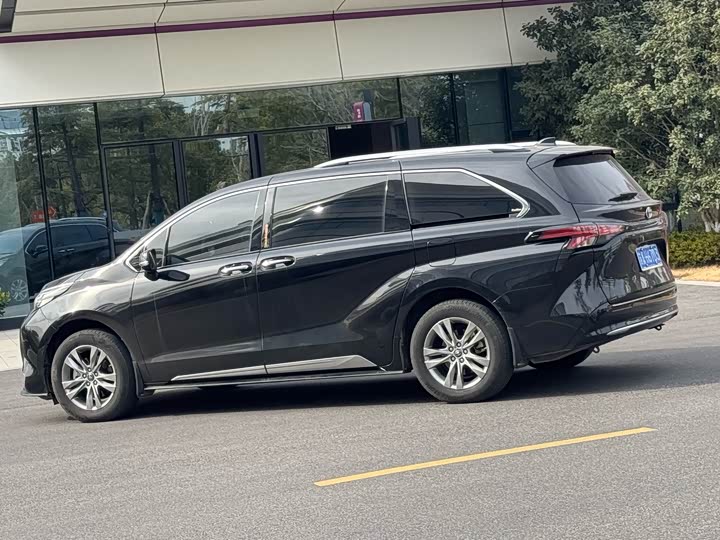 Фото 4 - Toyota Sienna