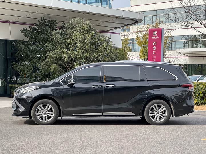 Фото 7 - Toyota Sienna