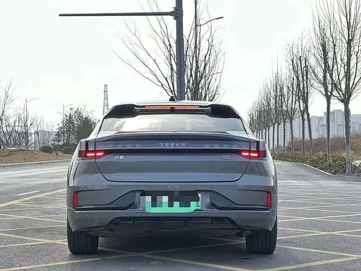 Photo 8 - Zeekr 001