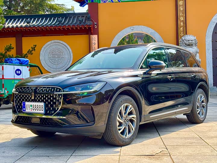 Фото 1 - Lincoln Corsair