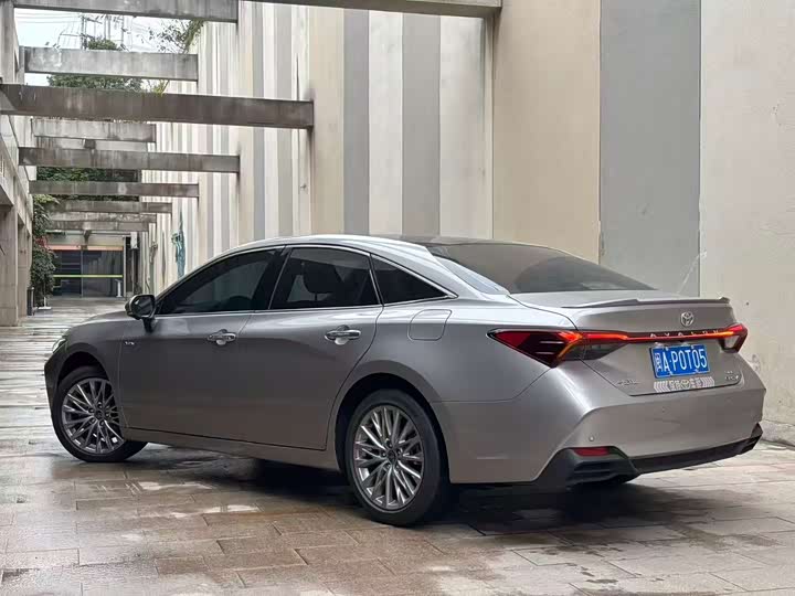 Фото 4 - Toyota Avalon