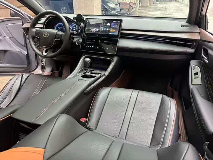 Фото 8 - Toyota Avalon