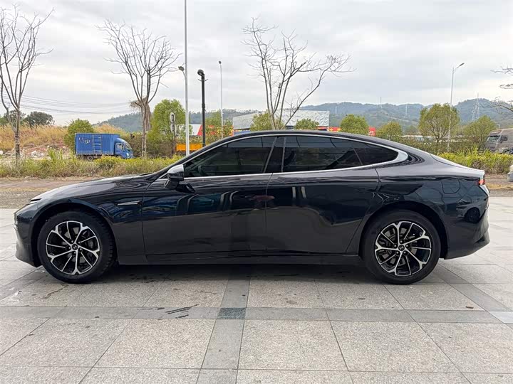 Фото 3 - XPeng P7