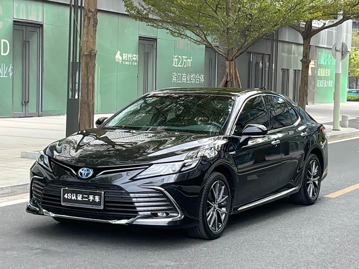 Фото 1 - Toyota Camry