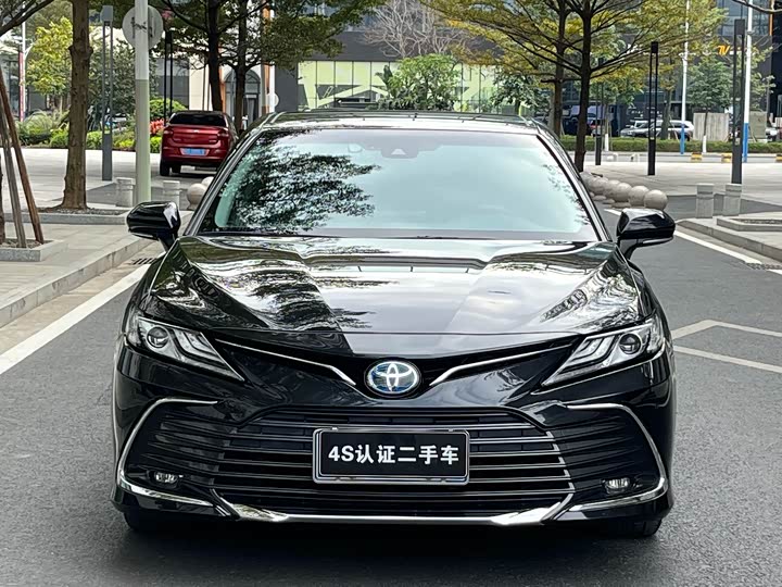 Фото 3 - Toyota Camry
