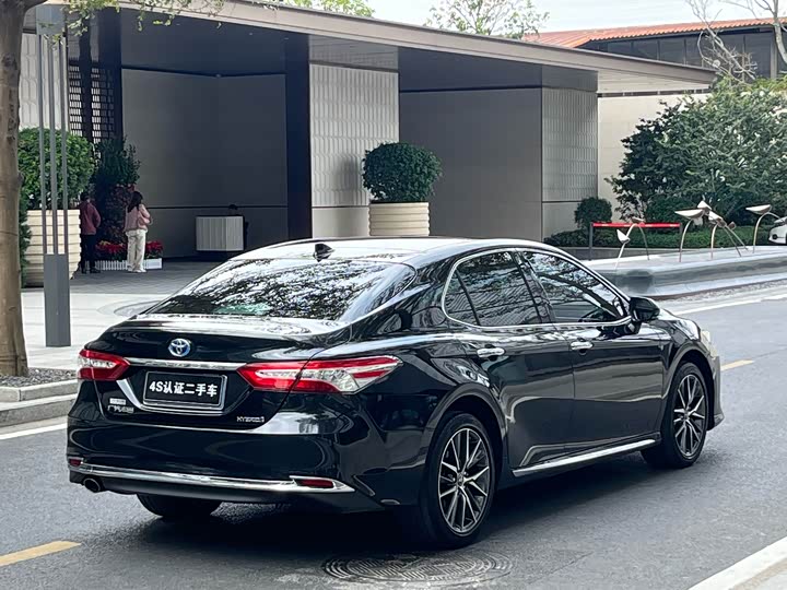 Фото 5 - Toyota Camry