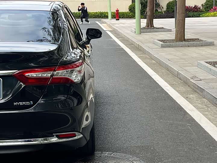 Фото 8 - Toyota Camry