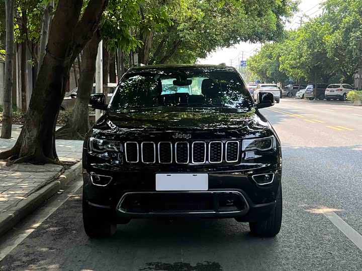 Фото 2 - Jeep Grand Cherokee