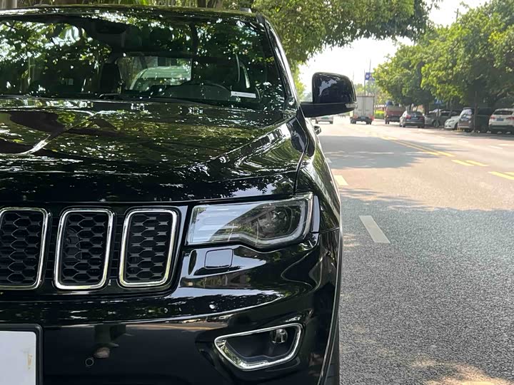 Фото 5 - Jeep Grand Cherokee