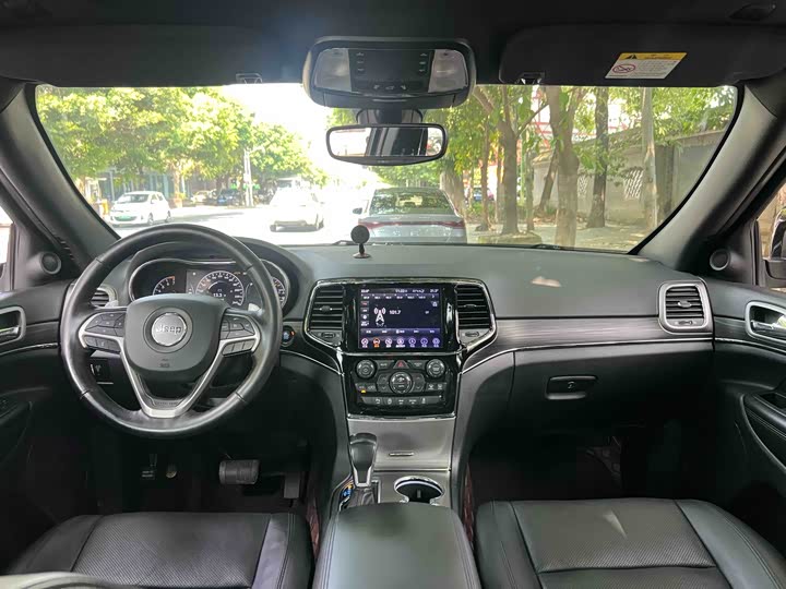 Фото 7 - Jeep Grand Cherokee