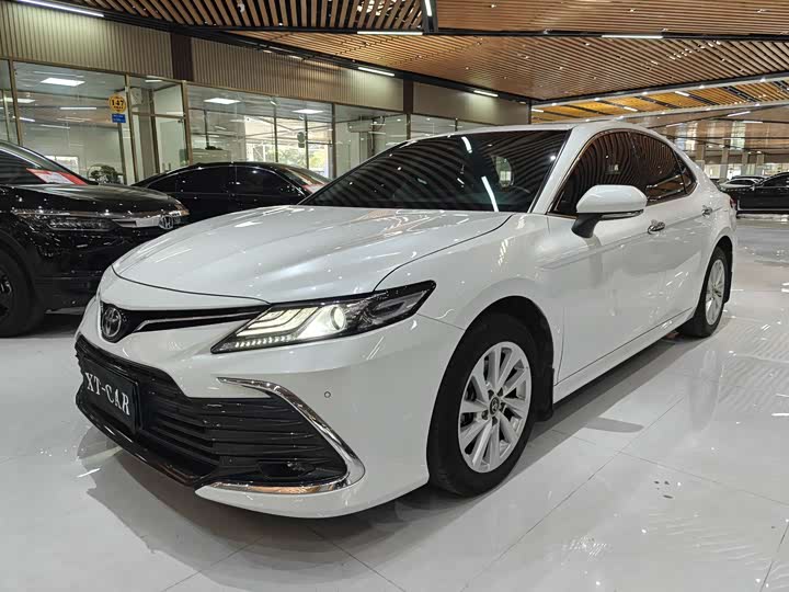 Фото 1 - Toyota Camry