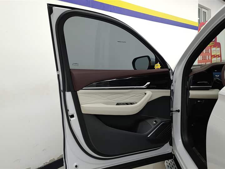 Фото 7 - Geely Monjaro