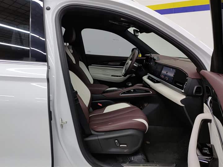 Фото 8 - Geely Monjaro