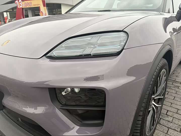 Фото 3 - Porsche Macan EV