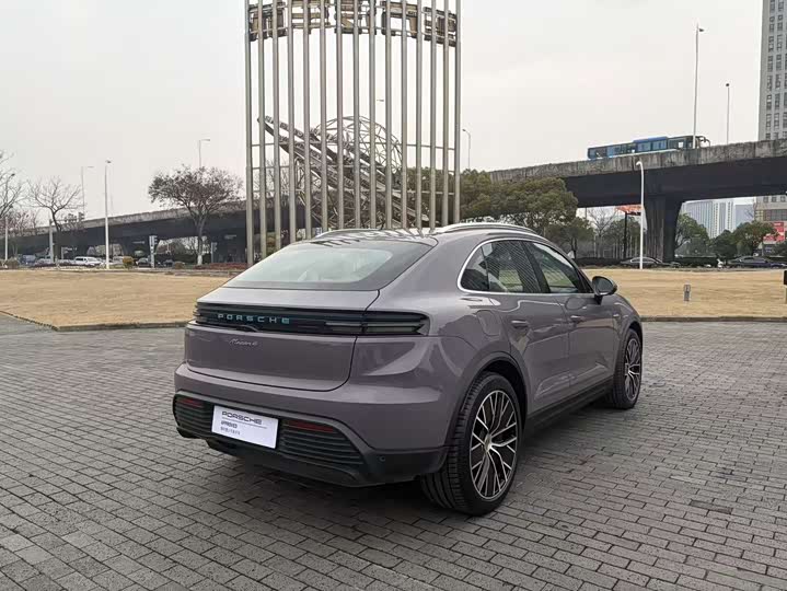 Фото 7 - Porsche Macan EV