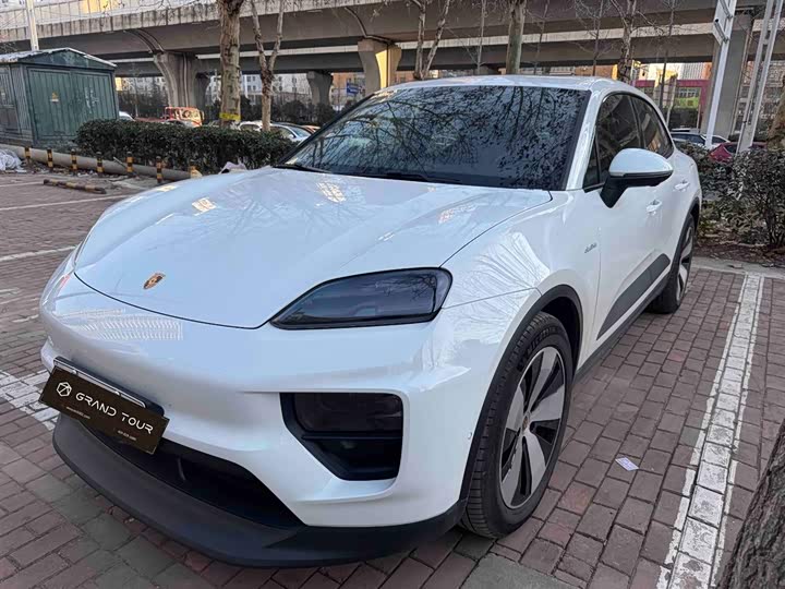 Фото 1 - Porsche Macan EV