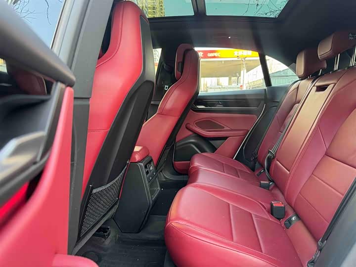 Фото 3 - Porsche Macan EV