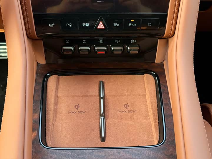 Фото 7 - BYD Yangwang U8