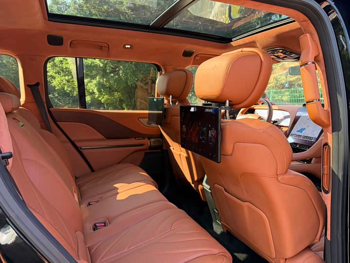 Фото 9 - BYD Yangwang U8