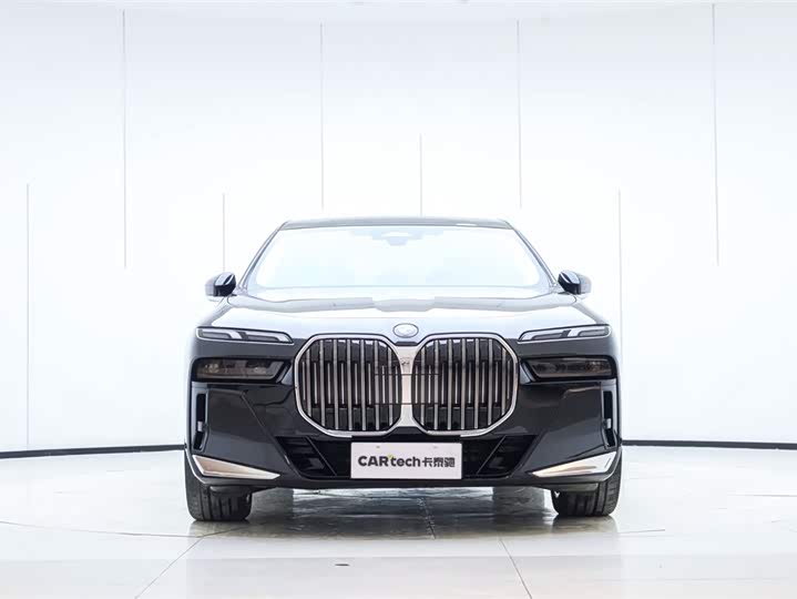 Фото 2 - BMW 7 Series