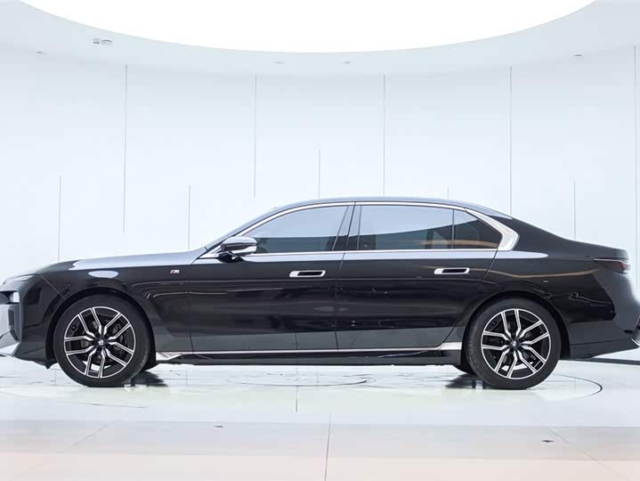 Фото 3 - BMW 7 Series