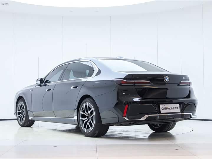 Фото 4 - BMW 7 Series