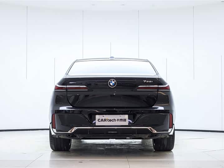 Фото 5 - BMW 7 Series