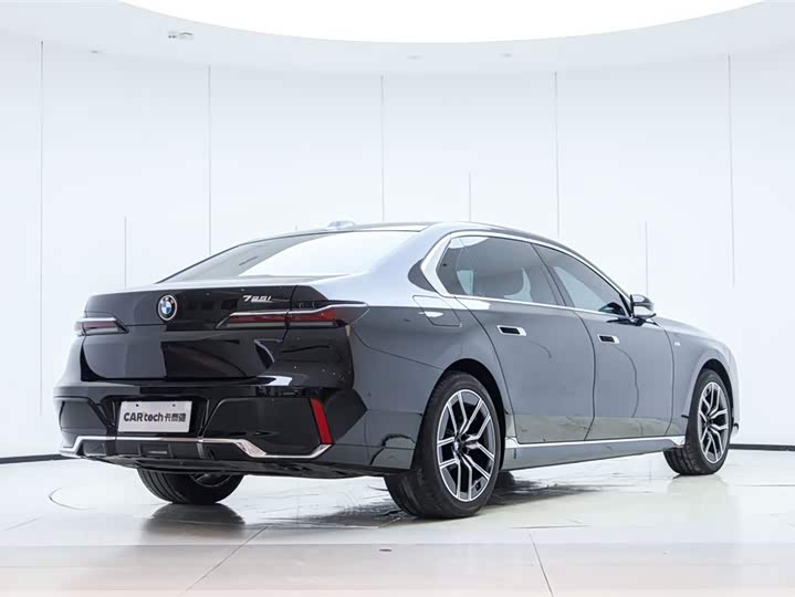 Фото 6 - BMW 7 Series