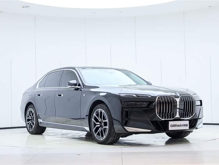 Фото 8 - BMW 7 Series