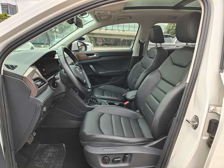 Фото 5 - Volkswagen Tharu