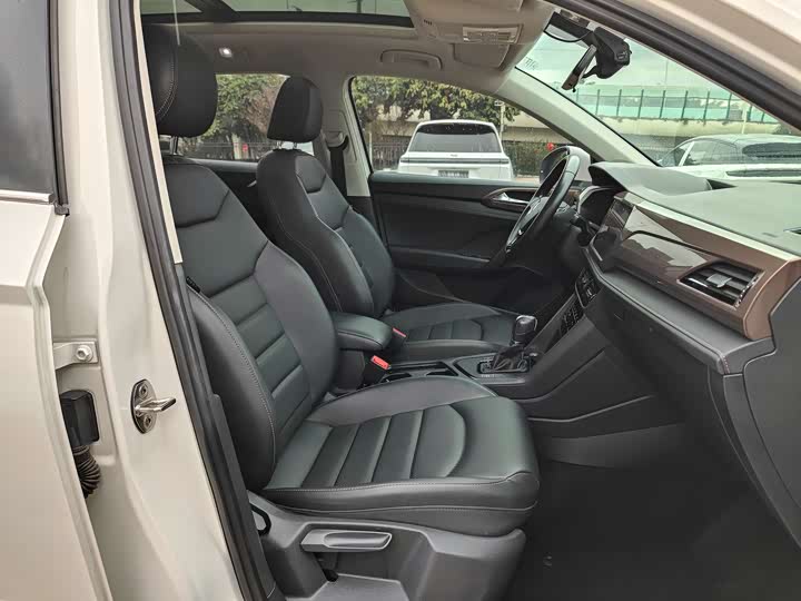 Фото 8 - Volkswagen Tharu