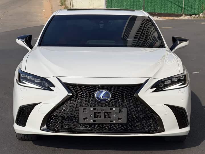 Фото 2 - Lexus ES