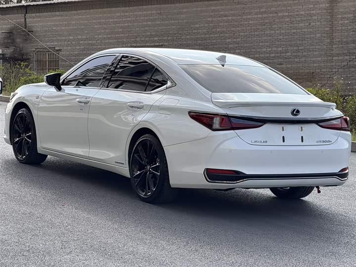 Фото 4 - Lexus ES