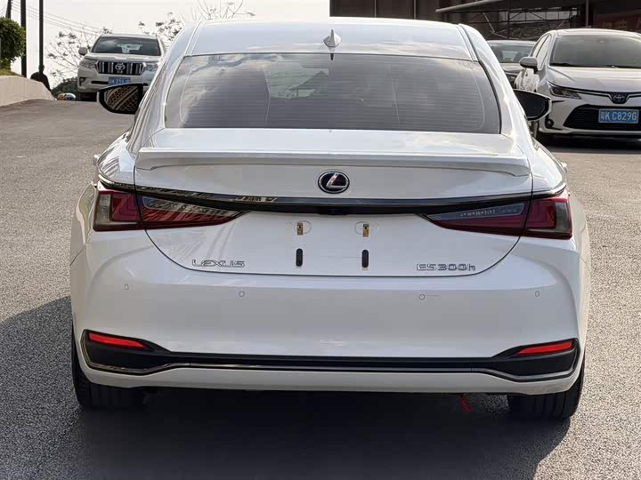 Фото 5 - Lexus ES