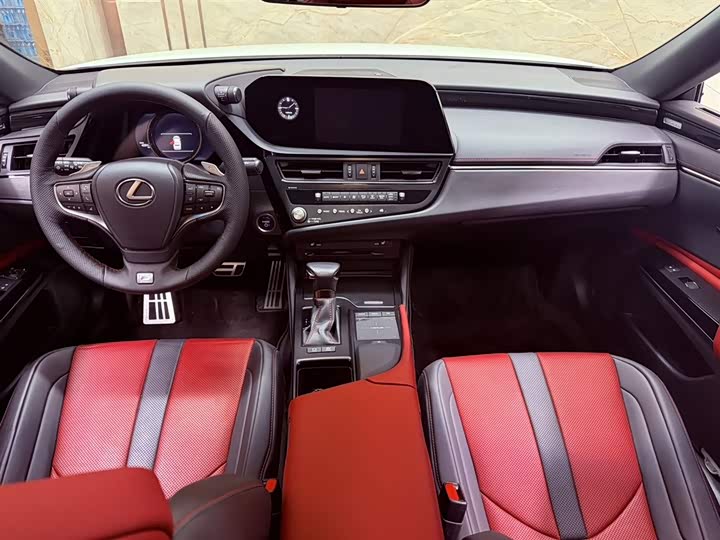 Фото 7 - Lexus ES