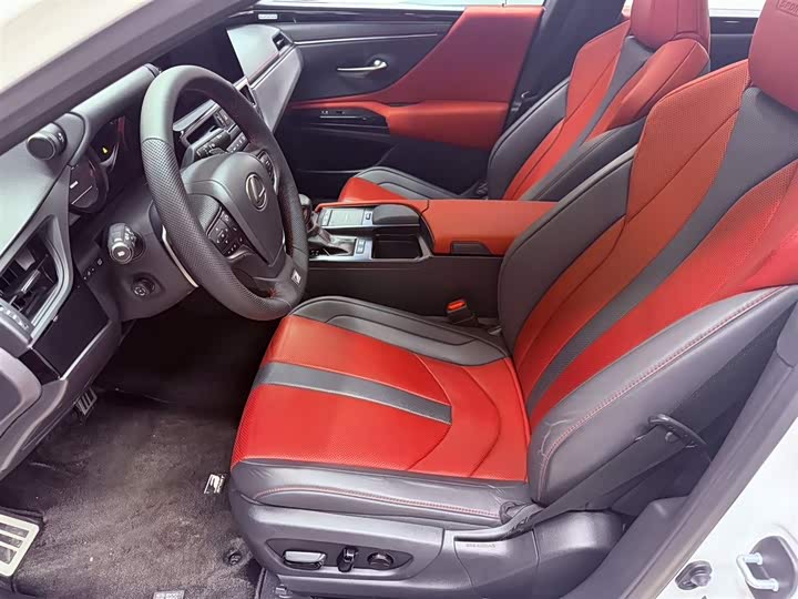 Фото 8 - Lexus ES