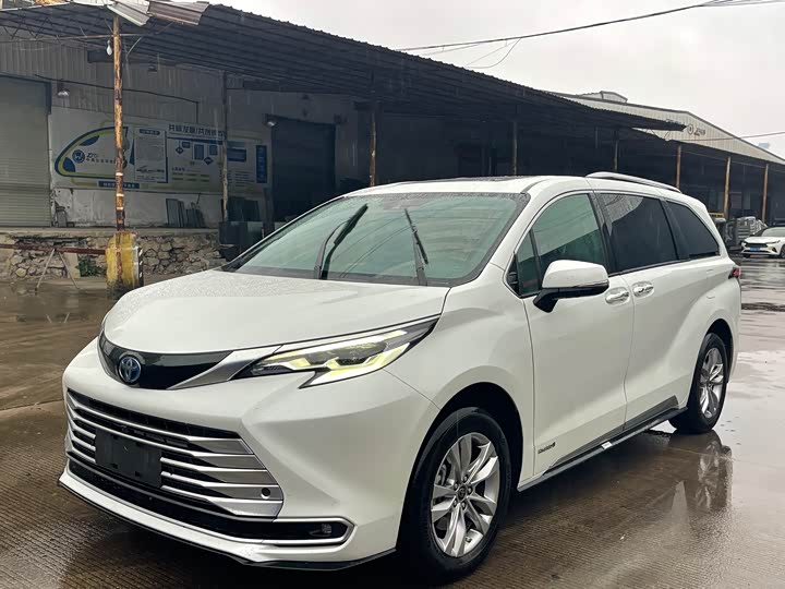 Фото 1 - Toyota Sienna