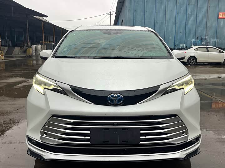 Фото 2 - Toyota Sienna