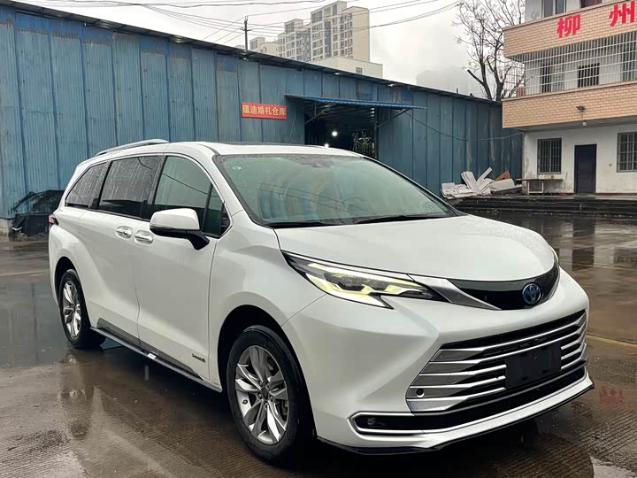 Фото 3 - Toyota Sienna