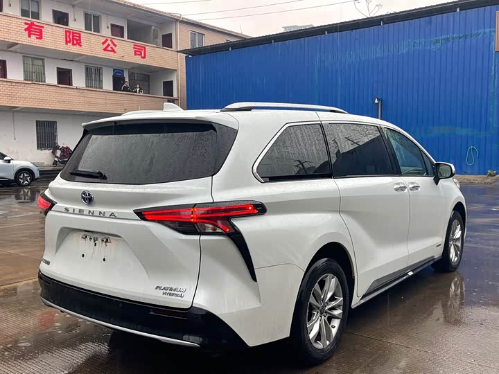 Фото 4 - Toyota Sienna