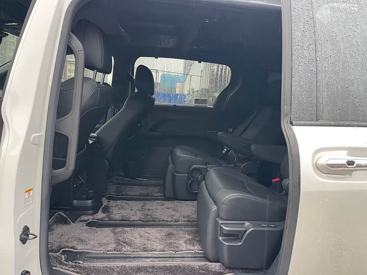 Фото 8 - Toyota Sienna